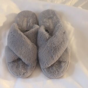 Nautica Fuzzy Soft Gray Slippers Luxury Size 7